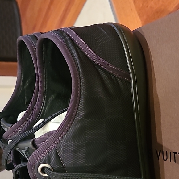 Men's Louis Vuitton Damier Sneakers - Picture 11 of 16